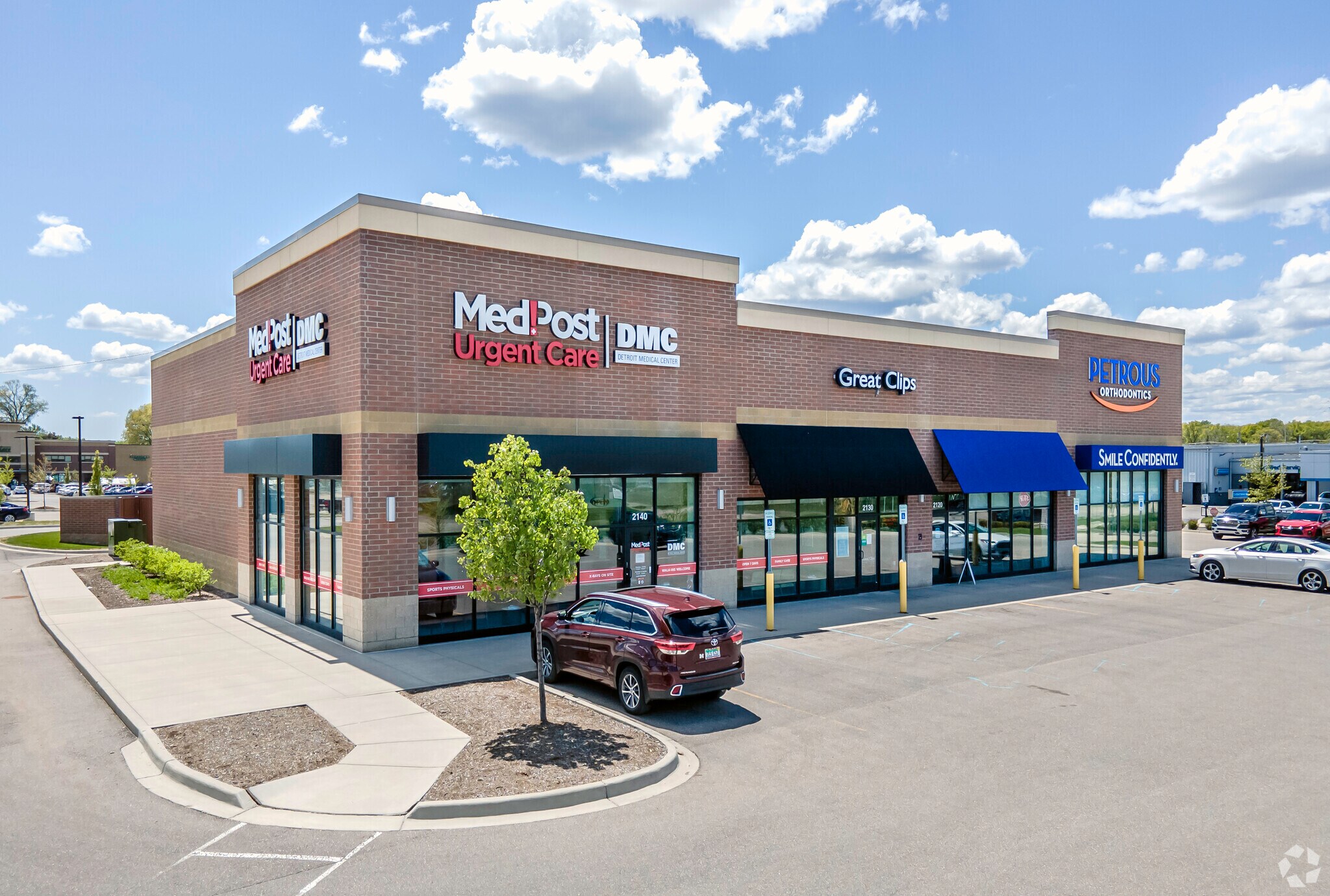 2140 E 12 Mile Rd, Royal Oak, MI à louer Photo principale– Image 1 sur 5