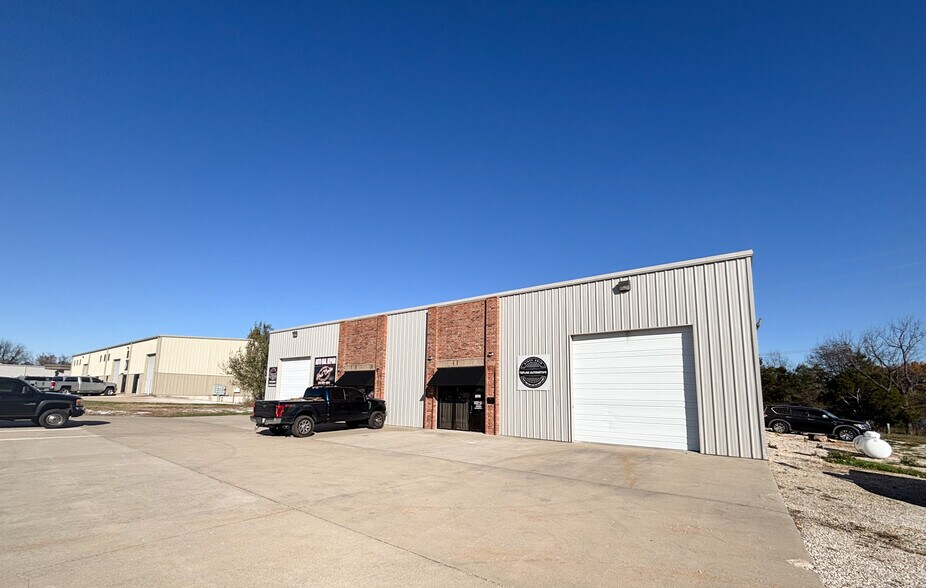 1532 N Commercial, Nixa, MO à louer - Photo de l’immeuble – Image 1 sur 7