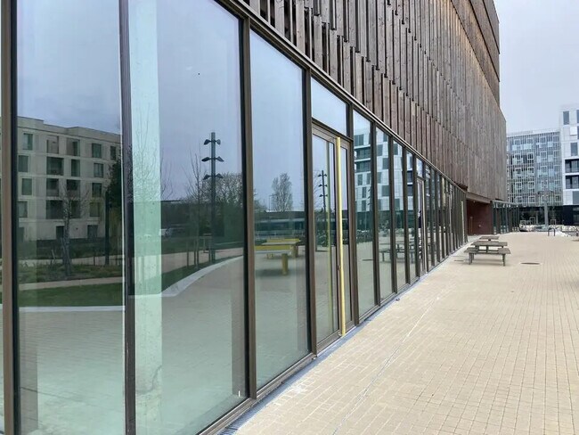 Plus de détails pour Local commercial à louer