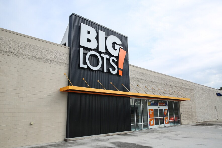 1806 N Jackson St, Tullahoma, TN à louer - Photo de l’immeuble – Image 2 sur 4