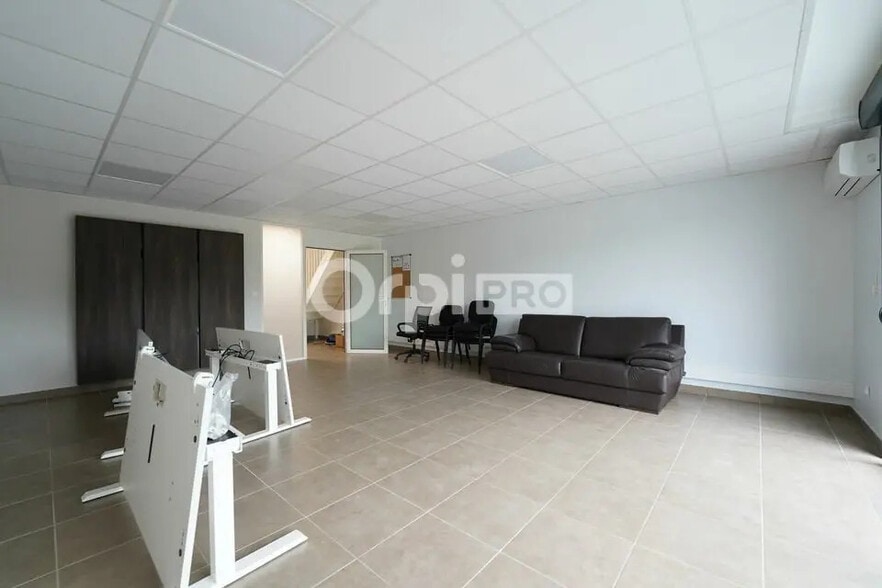 Bureau dans Marcilly-d'Azergues à louer - Photo de l’immeuble – Image 1 sur 5