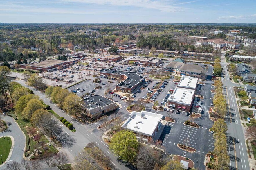 1121 Falls of Neuse Rd, Raleigh, NC à louer - Photo de l’immeuble – Image 2 sur 2