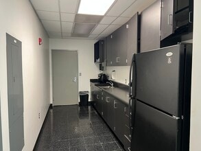 3660 W Temple Ave, Pomona, CA à louer Photo intérieure– Image 2 sur 13