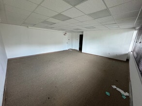 521 Route 111, Hauppauge, NY à louer Photo intérieure– Image 1 sur 4