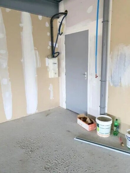 Bureau dans Achères à vendre - Photo de l’immeuble – Image 2 sur 6