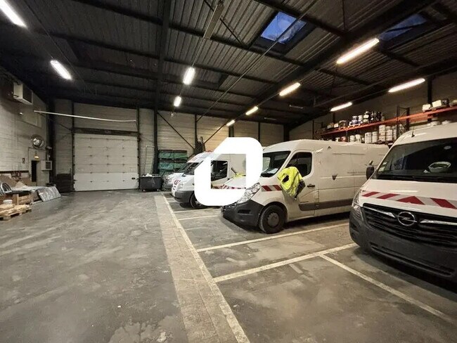 Plus de détails pour Bureau, Local d'activités à louer