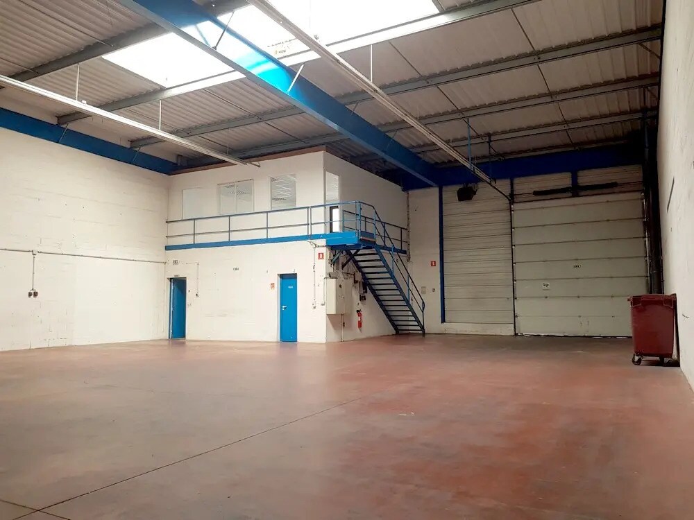 Industriel/Logistique dans Noisiel à louer Photo de l’immeuble– Image 1 sur 11