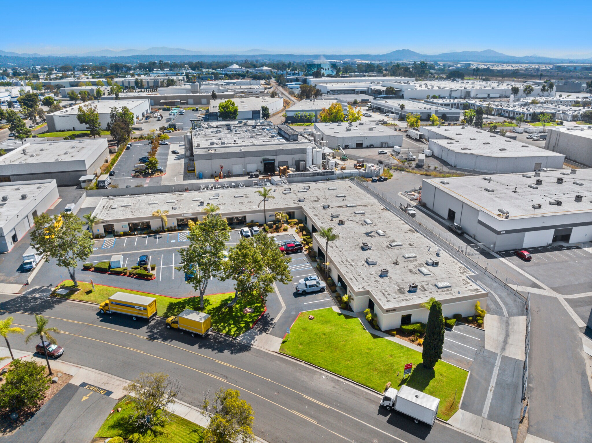 8811-8843 Production Ave, San Diego, CA à louer Photo de l’immeuble– Image 1 sur 6