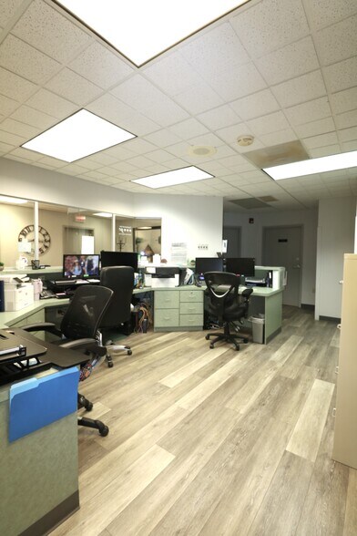 136 N Ridge St, Monroeville, OH à vendre - Photo de l’immeuble – Image 3 sur 35