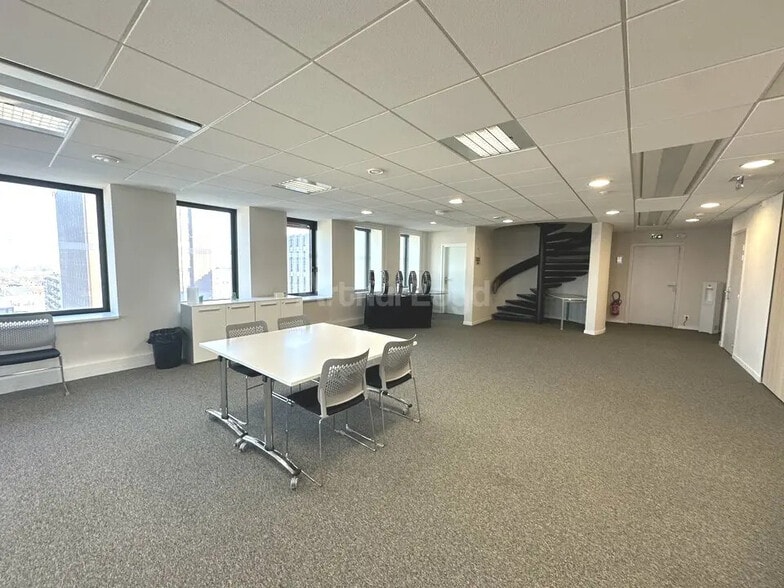 Bureau dans Strasbourg à louer - Photo de l’immeuble – Image 1 sur 13