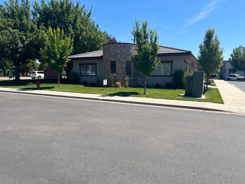 1921 E Overland Rd, Meridian, ID à louer - Photo de l’immeuble – Image 3 sur 11