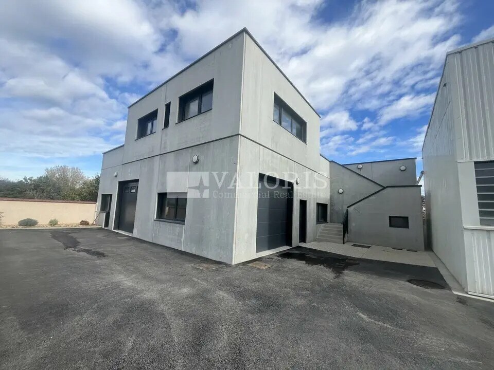 Local d’activités dans Villeurbanne à louer Photo de l’immeuble– Image 1 sur 11