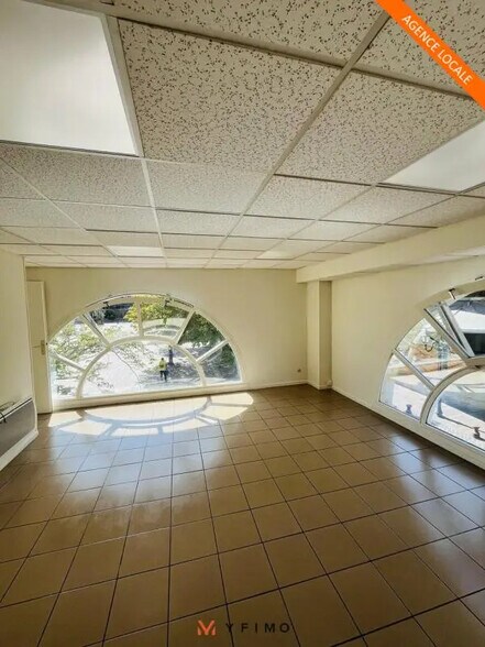 Bureau dans Poissy à vendre - Photo de l’immeuble – Image 1 sur 4