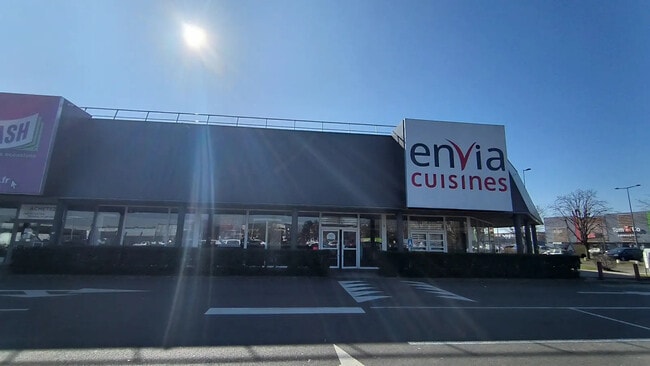 Plus de détails pour Local commercial à vendre