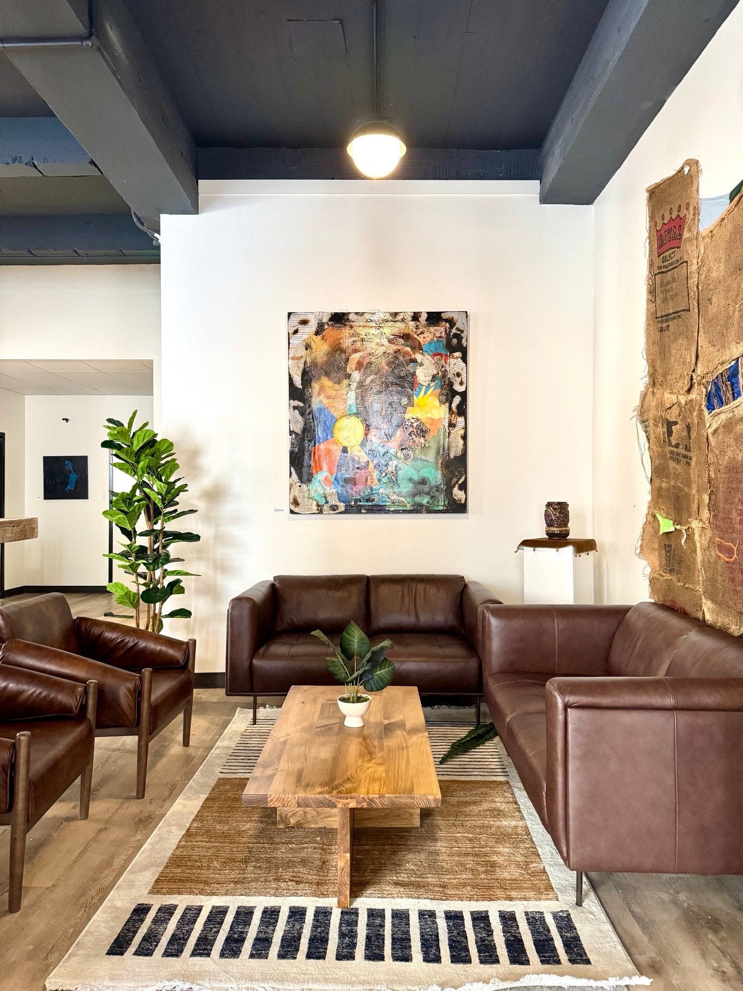 233 E Redwood St, Baltimore, MD à louer Photo de l’immeuble– Image 1 sur 3