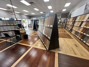 1041 W Brandon Blvd, Brandon, FL à louer Photo intérieure– Image 2 sur 13