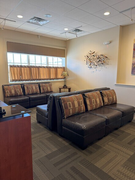 760 Busse Hwy, Park Ridge, IL à louer - Photo intérieure – Image 3 sur 10
