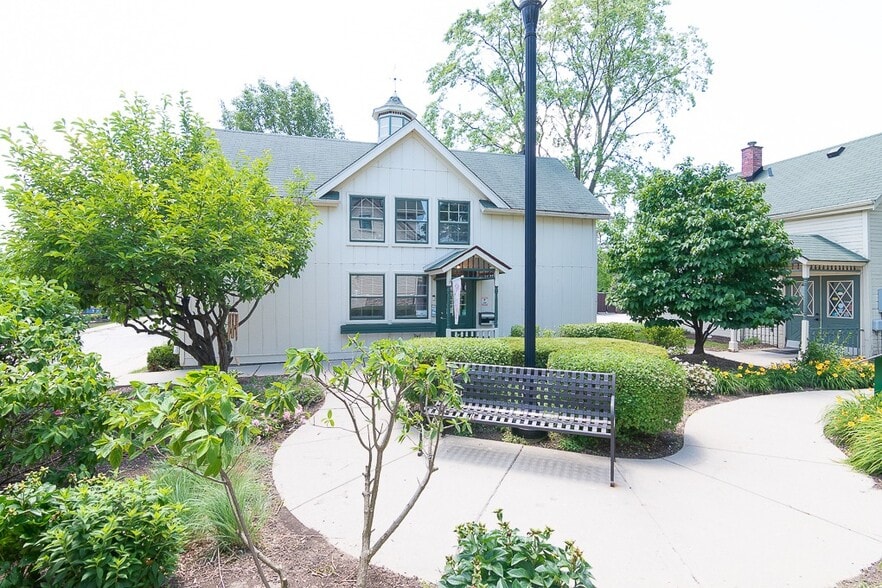 17 E Schaumburg Rd, Schaumburg, IL à vendre - Photo principale – Image 1 sur 2