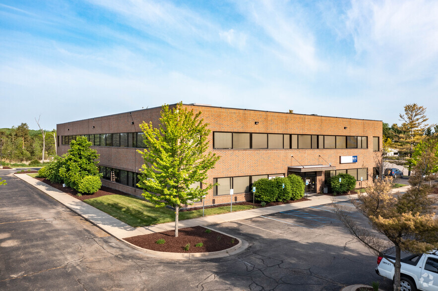 4202 Collins Rd, Lansing, MI à louer - Photo de l’immeuble – Image 2 sur 3