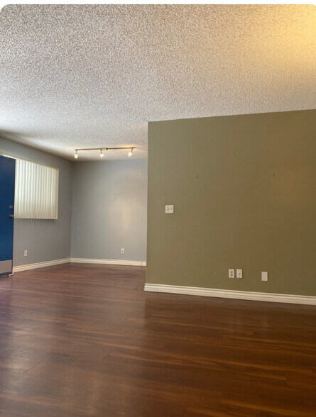 6590 Hazeltine Ave, Van Nuys, CA à vendre - Photo de l’immeuble – Image 2 sur 32