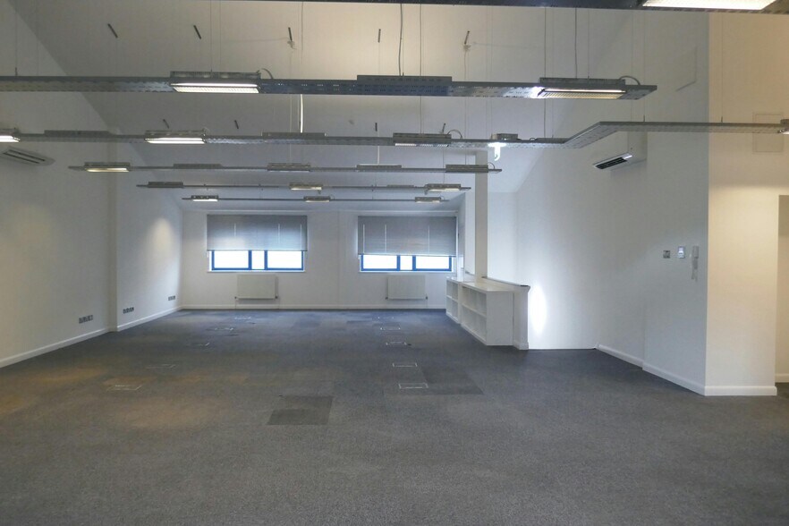 4-6 Crane Mead Rd, Ware à louer - Photo de l’immeuble – Image 2 sur 15