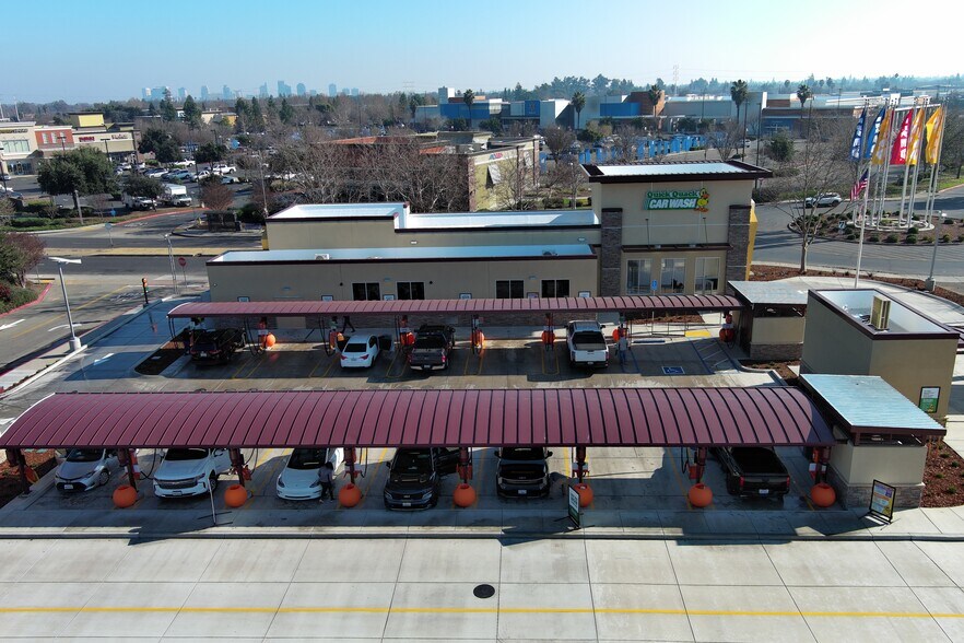 752 Ikea Ct, West Sacramento, CA à vendre - Photo de l’immeuble – Image 3 sur 3