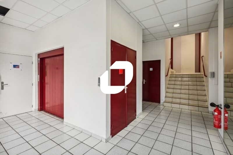 Bureau dans Verrières-le-Buisson à louer - Hall d’entrée – Image 2 sur 10