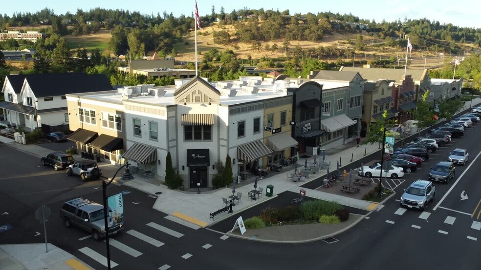 1914 Willamette Falls Dr, West Linn, OR à louer - Vidéo sur l’annonce professionnelle – Image 2 sur 8