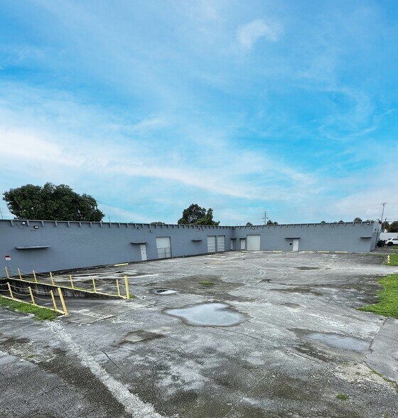 6599 NW 74th Ave, Miami, FL à louer - Photo de l’immeuble – Image 2 sur 18