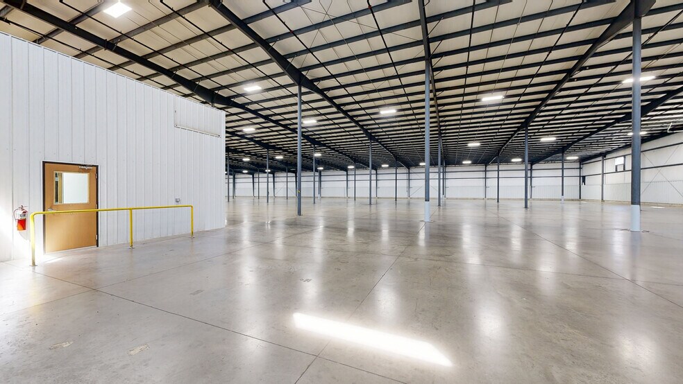 1060 Commerce Dr, Farwell, MI à vendre - Numérisation 3D Matterport – Image 2 sur 25