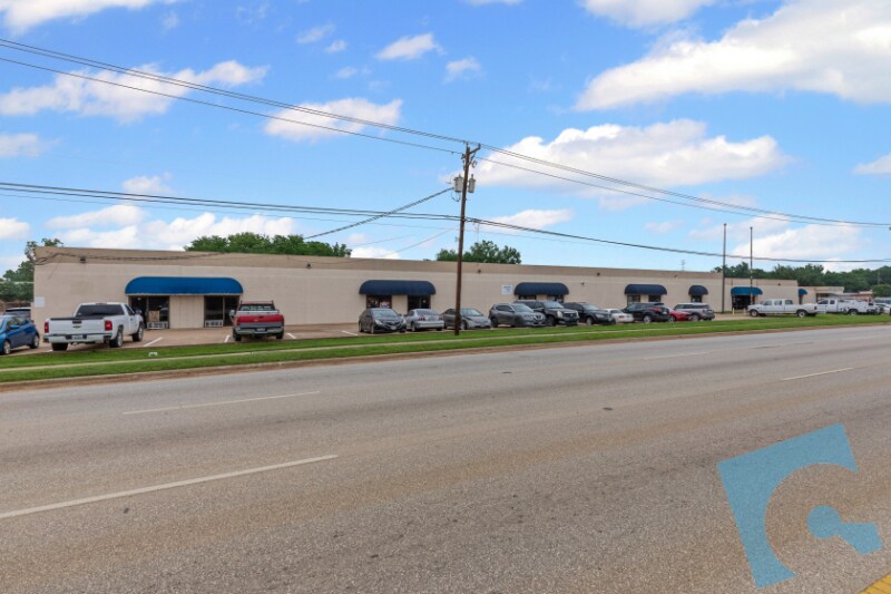 732-750 W Hurst Blvd, Hurst, TX à louer - Photo de l’immeuble – Image 2 sur 15