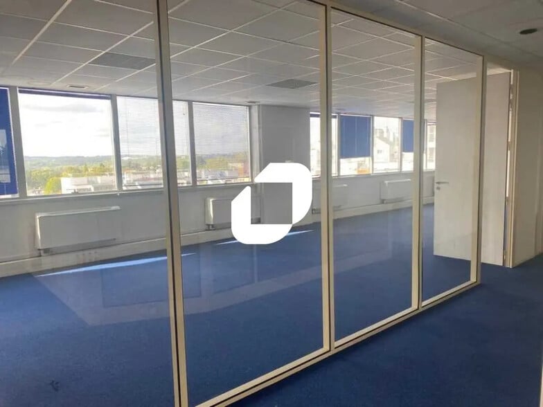 Bureau dans Cergy à louer - Photo de l’immeuble – Image 2 sur 16