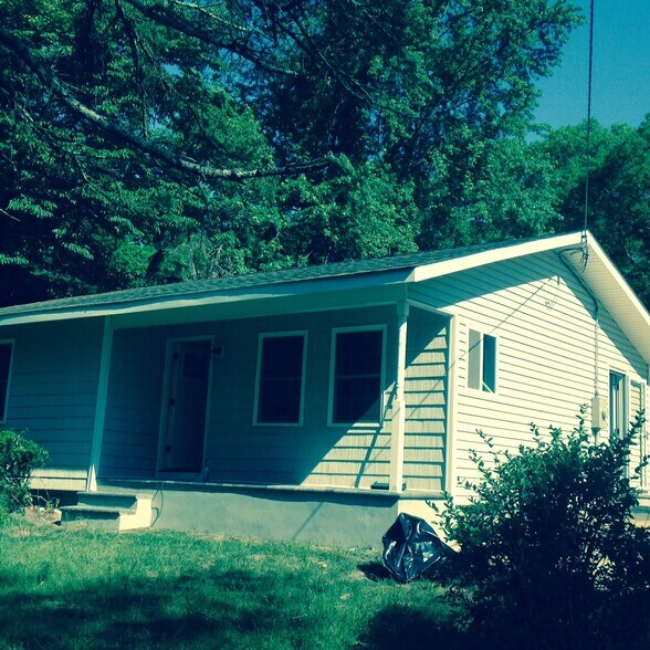 13 Carr Ln, Medford, NY à vendre - Photo principale – Image 1 sur 1