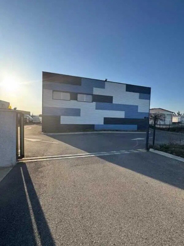 Plus de détails pour Local d’activités à vendre