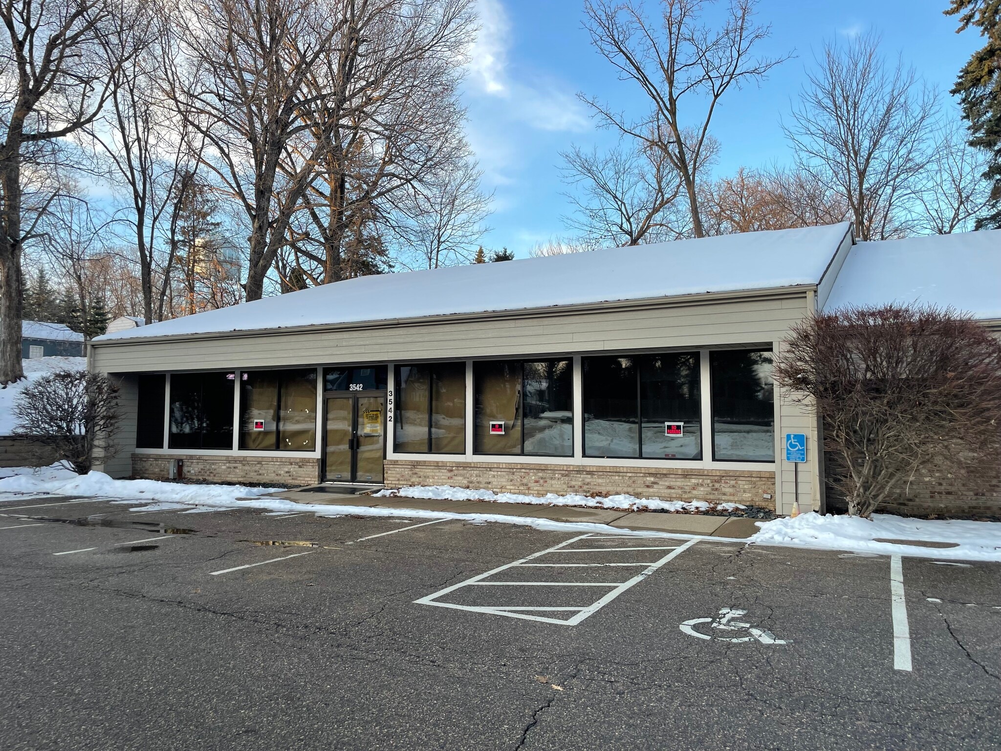 3542 Shoreline Dr, Wayzata, MN à louer Photo intérieure– Image 1 sur 13