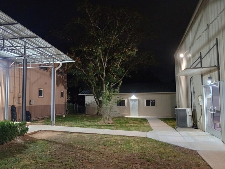 400 Uhland Rd, San Marcos, TX à louer - Photo de l’immeuble – Image 3 sur 25