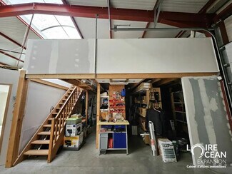 Plus de détails pour Local d'activités à louer