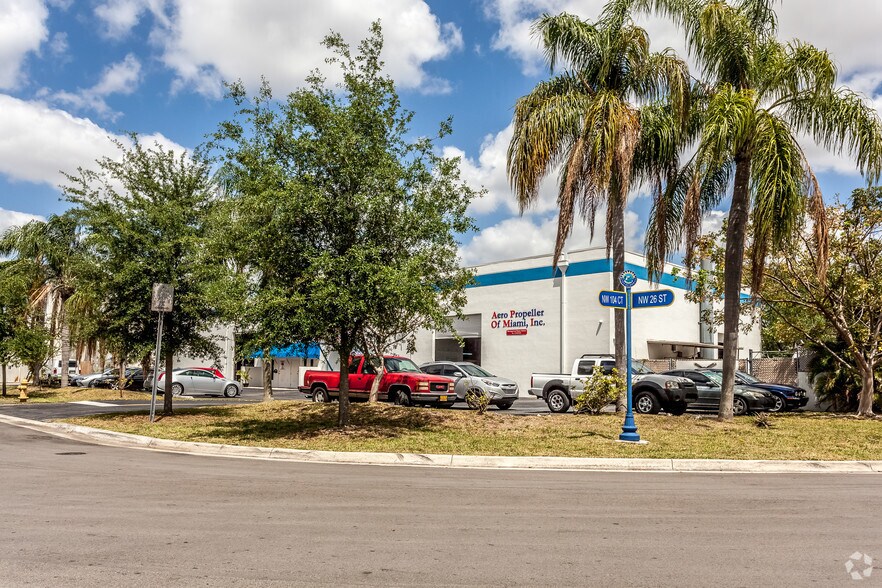 10431-10461 NW 26th St, Miami, FL à louer - Photo de l’immeuble – Image 3 sur 20
