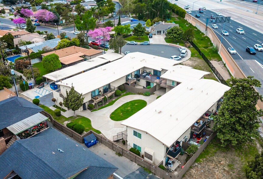 1636 E 6th St, Santa Ana, CA à vendre - Photo de l’immeuble – Image 2 sur 10