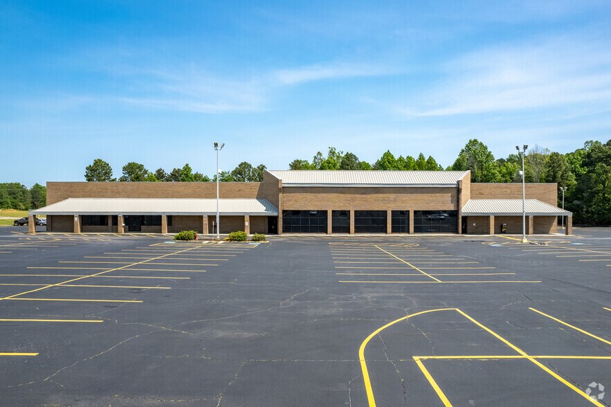 199-317 Habersham County Shopping Ctr, Cornelia, GA à louer - Photo de l’immeuble – Image 2 sur 7