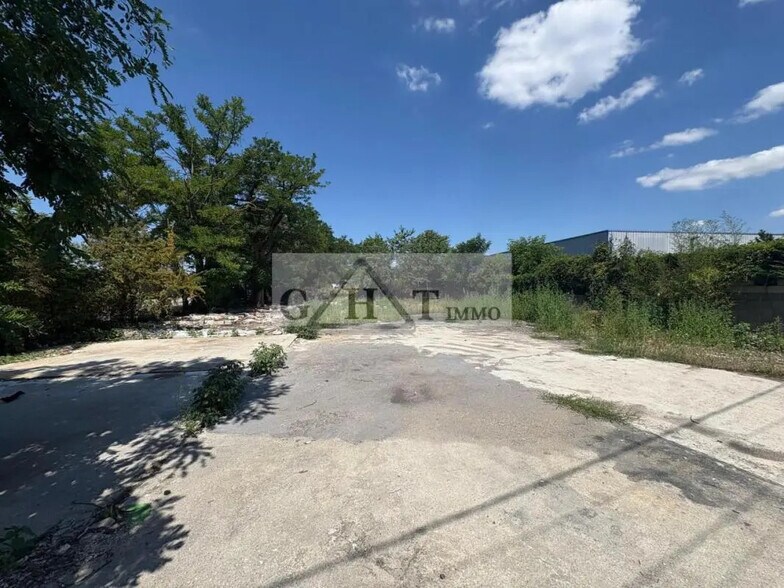 Bureau dans Dammarie-les-Lys à louer - Photo de l’immeuble – Image 2 sur 11