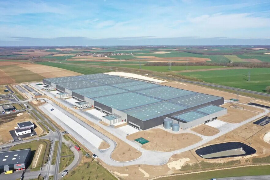 Industriel/Logistique dans Saint-Sauveur à louer - Photo de l’immeuble – Image 1 sur 27