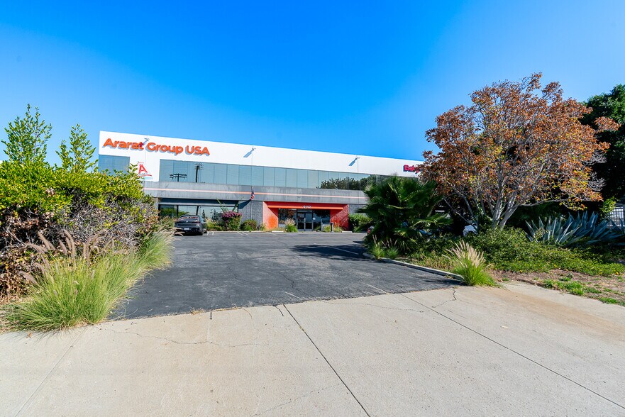 9142 Independence Ave, Chatsworth, CA à vendre - Photo de l’immeuble – Image 2 sur 26