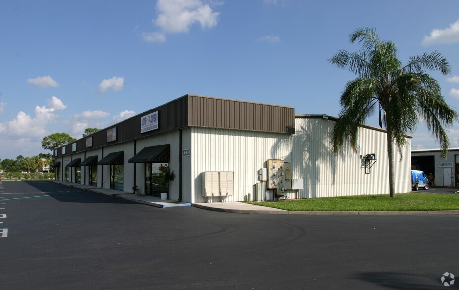 1320 Rail Head Blvd, Naples, FL à louer - Photo de l’immeuble – Image 2 sur 4