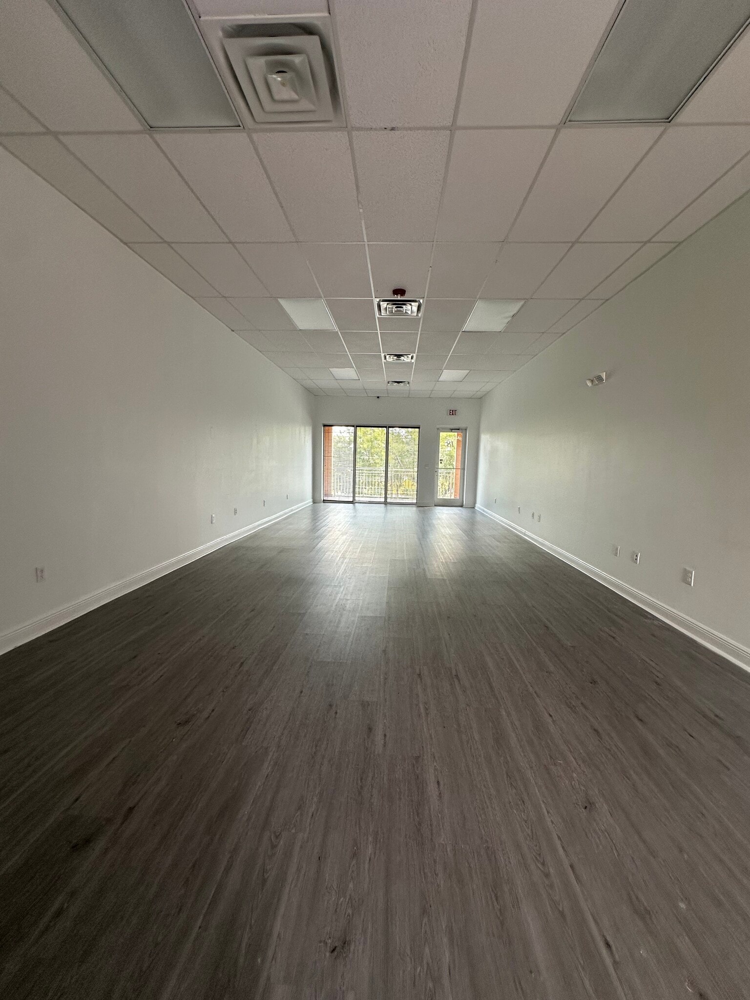 5911 NW 173rd Dr, Hialeah, FL à louer Photo intérieure– Image 1 sur 4