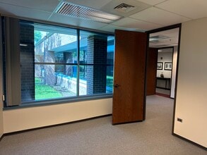 27475 Ferry Rd, Warrenville, IL à louer Photo intérieure– Image 2 sur 2