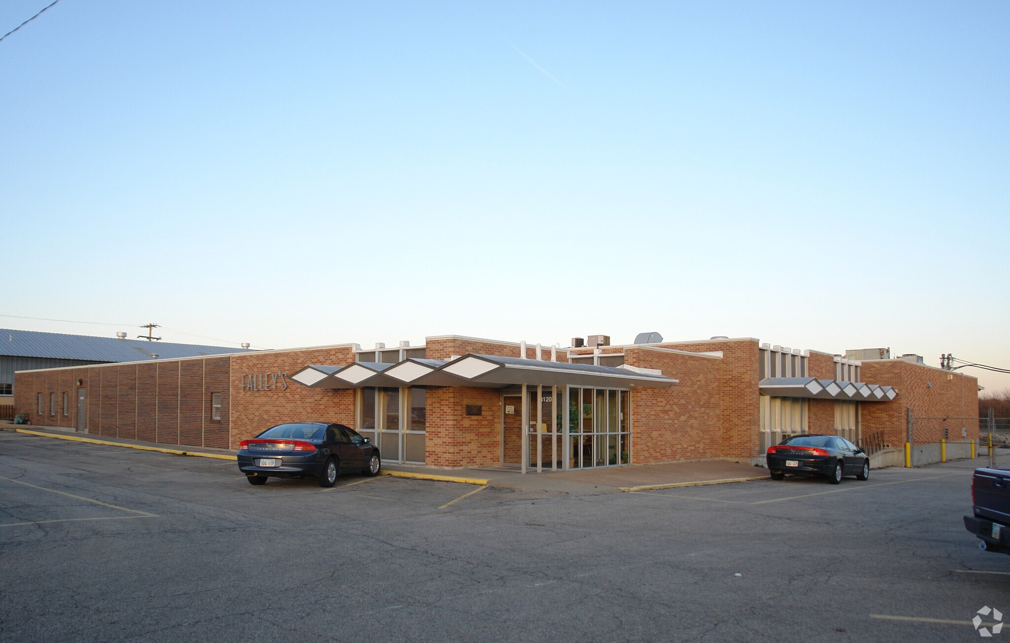 3120 S Kansas Ave, Topeka, KS à louer Photo de l’immeuble– Image 1 sur 13