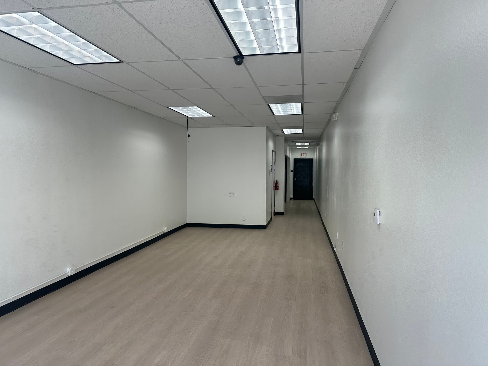555-559 W Whittier Blvd, La Habra, CA à louer Photo intérieure– Image 1 sur 2