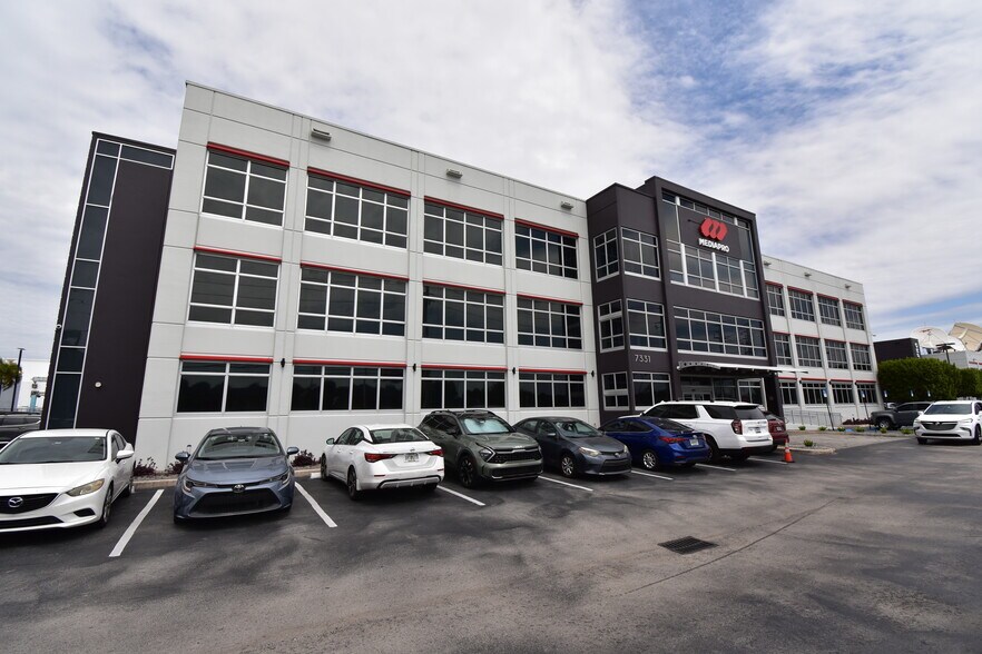7331 74th St, Miami, FL à vendre - Photo de l’immeuble – Image 3 sur 13