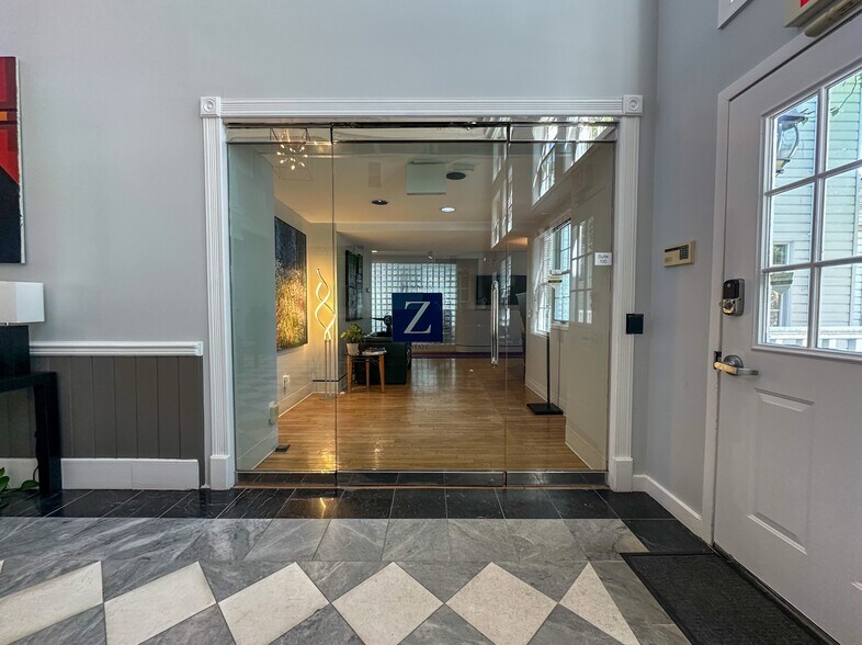 11718 Bowman Green Dr, Reston, VA à louer - Photo de l’immeuble – Image 3 sur 15